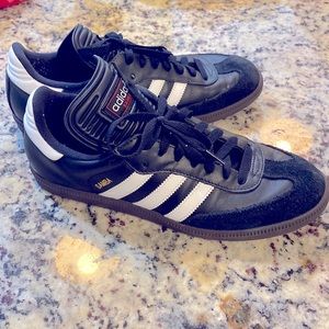 Excellent condition, mens Adidas Samba sneakers size 9